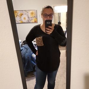 Black long sleeve top with leopard print pocket L